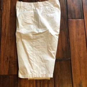 White walking short